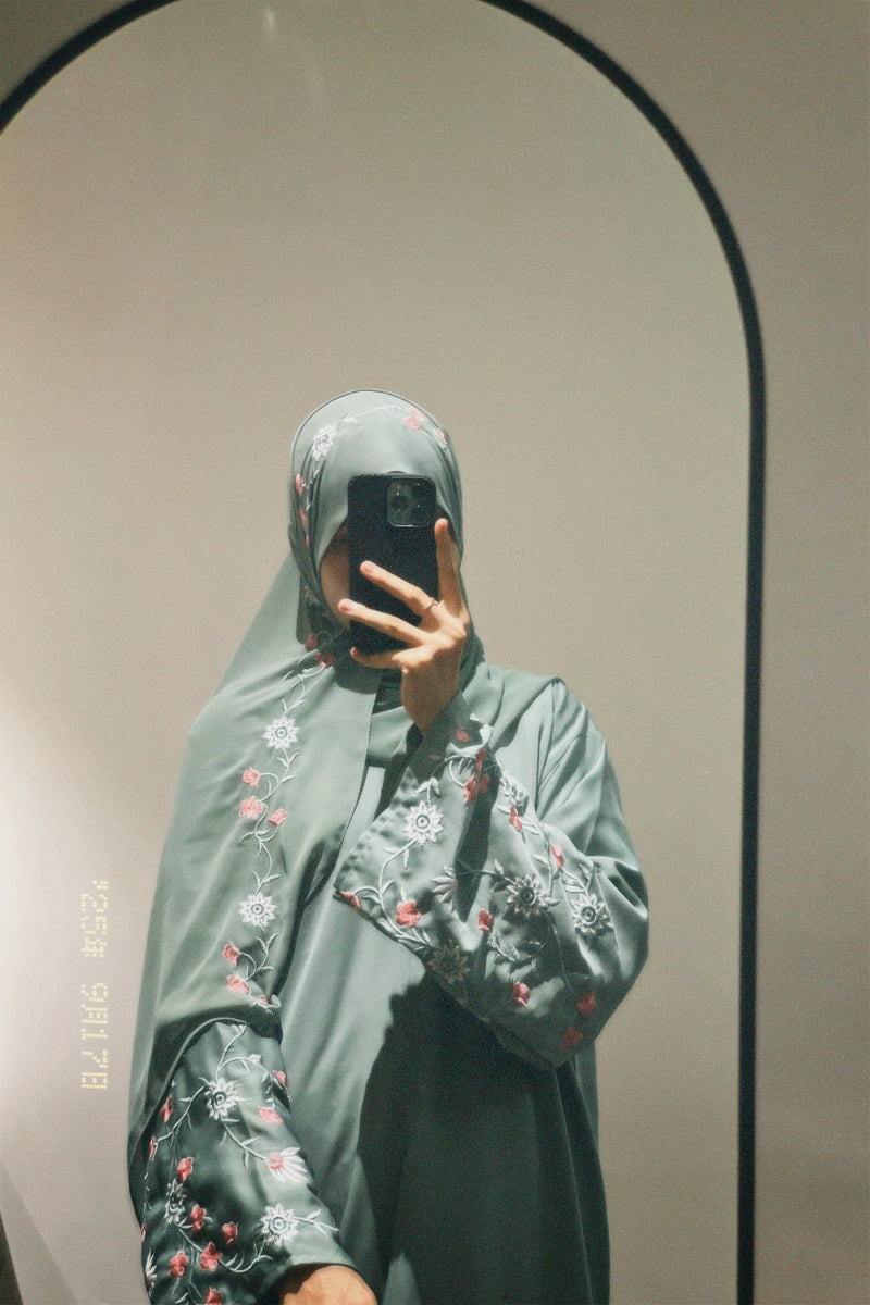 Insha Abaya